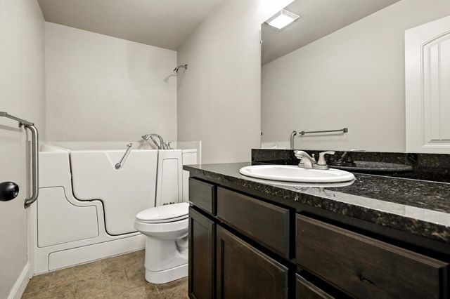 739 Sheridan, Carthage, MO 64836