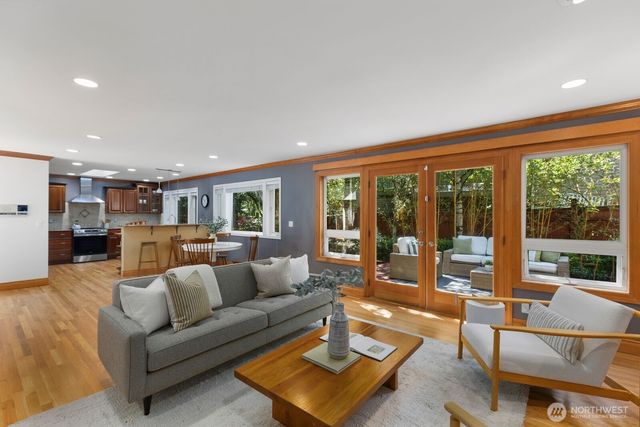 9925 SE 5th Street, Bellevue, WA 98004
