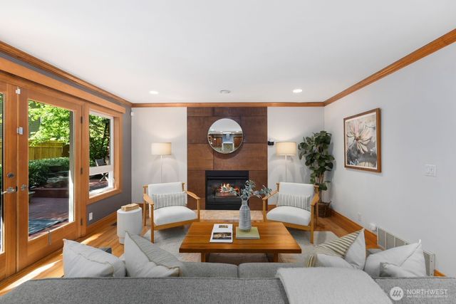 9925 SE 5th Street, Bellevue, WA 98004