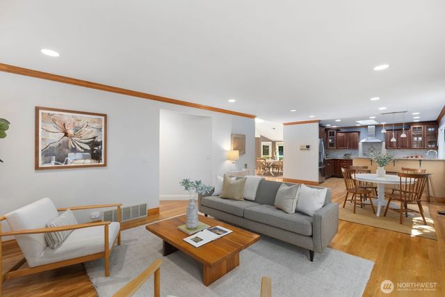 9925 SE 5th Street, Bellevue, WA 98004