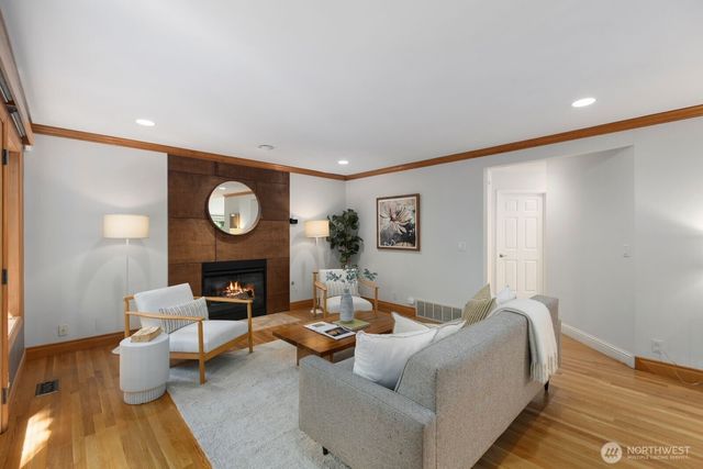 9925 SE 5th Street, Bellevue, WA 98004
