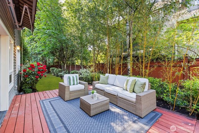 9925 SE 5th Street, Bellevue, WA 98004