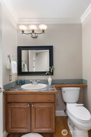 9925 SE 5th Street, Bellevue, WA 98004