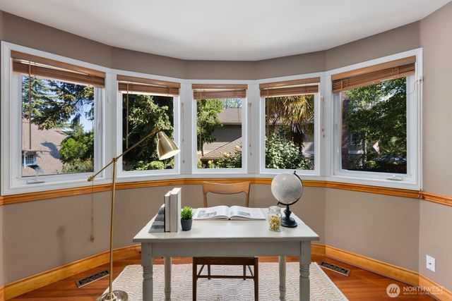 9925 SE 5th Street, Bellevue, WA 98004