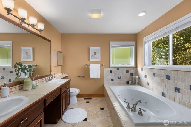 9925 SE 5th Street, Bellevue, WA 98004