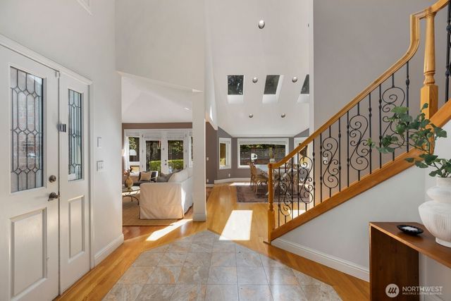9925 SE 5th Street, Bellevue, WA 98004