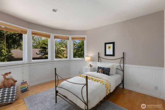 9925 SE 5th Street, Bellevue, WA 98004