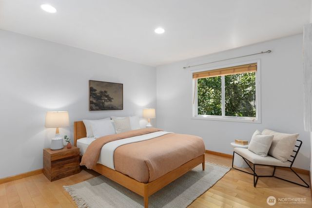 9925 SE 5th Street, Bellevue, WA 98004