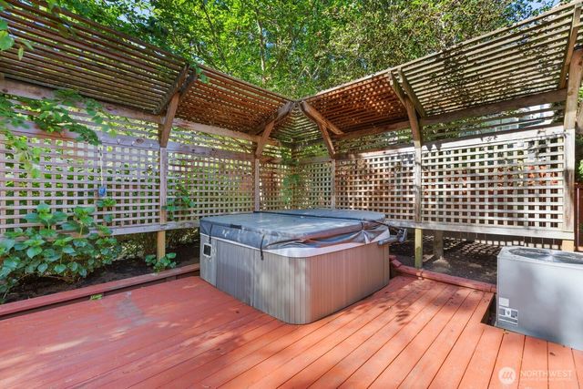 9925 SE 5th Street, Bellevue, WA 98004