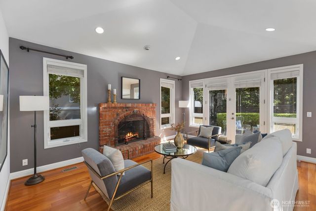 9925 SE 5th Street, Bellevue, WA 98004