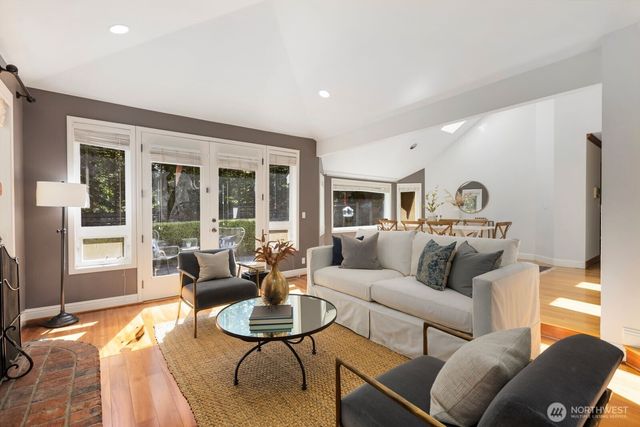 9925 SE 5th Street, Bellevue, WA 98004