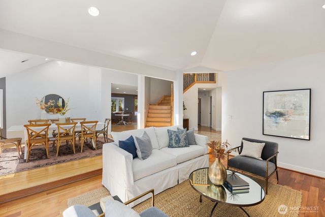9925 SE 5th Street, Bellevue, WA 98004