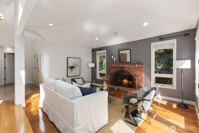 9925 SE 5th Street, Bellevue, WA 98004