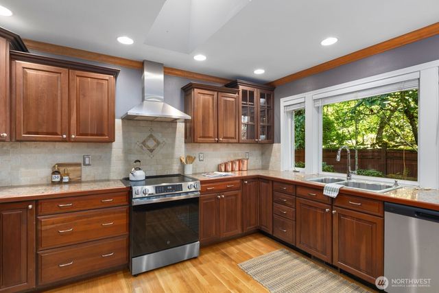 9925 SE 5th Street, Bellevue, WA 98004
