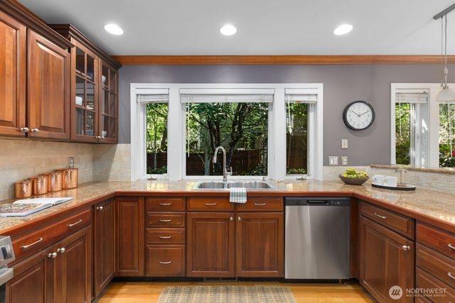9925 SE 5th Street, Bellevue, WA 98004