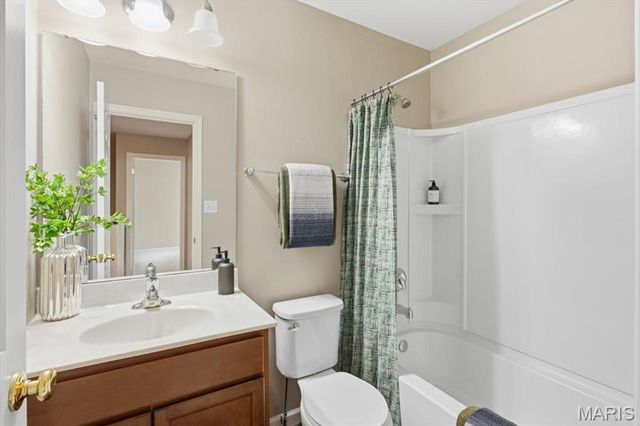 27 Loris Lane, St Charles, MO 63303