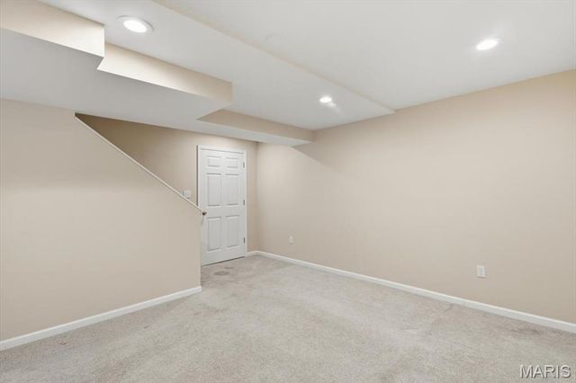 27 Loris Lane, St Charles, MO 63303