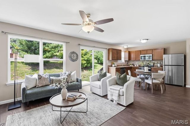 27 Loris Lane, St Charles, MO 63303