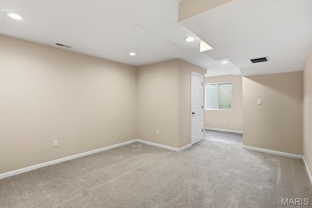 27 Loris Lane, St Charles, MO 63303