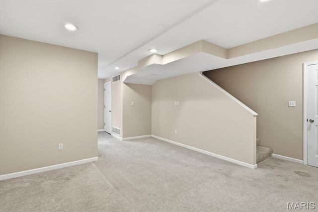27 Loris Lane, St Charles, MO 63303