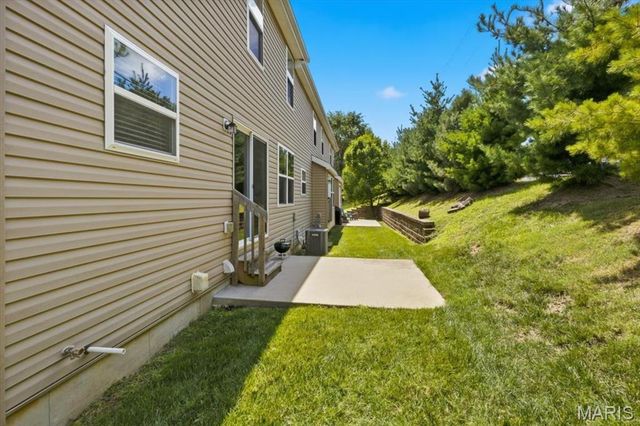 27 Loris Lane, St Charles, MO 63303
