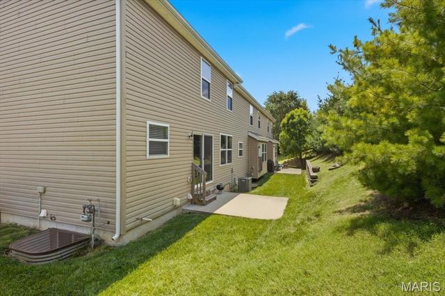 27 Loris Lane, St Charles, MO 63303