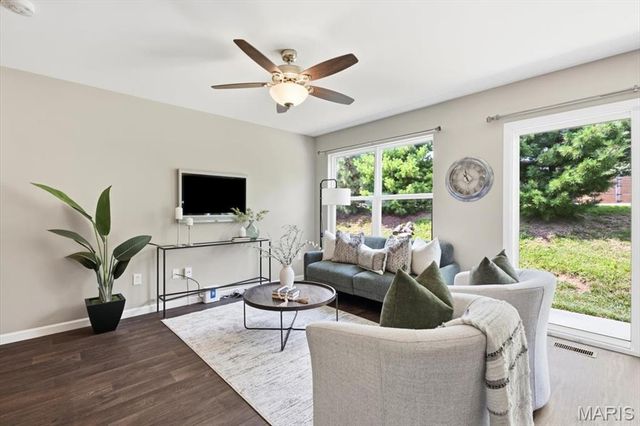 27 Loris Lane, St Charles, MO 63303