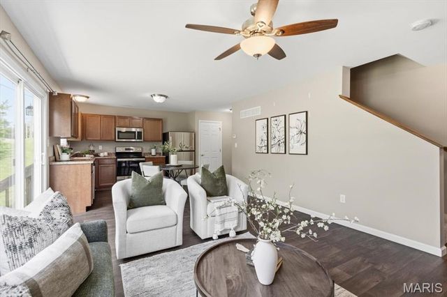 27 Loris Lane, St Charles, MO 63303