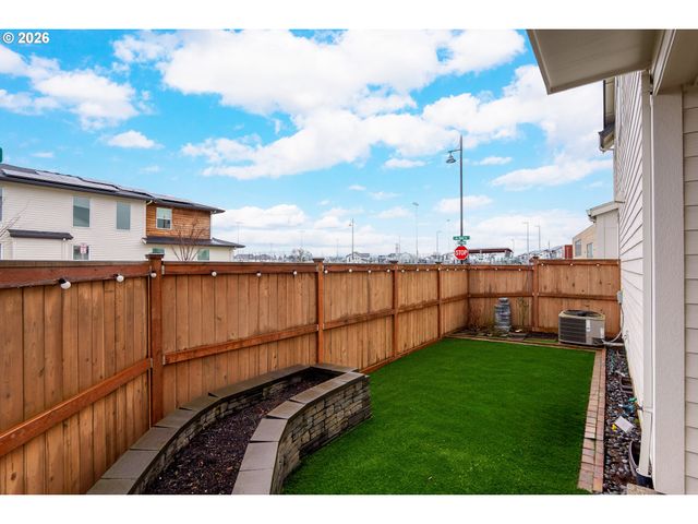 4227 Se REED Dr, Hillsboro, OR 97123