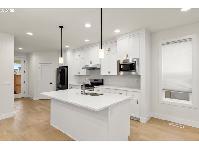 4227 Se REED Dr, Hillsboro, OR 97123