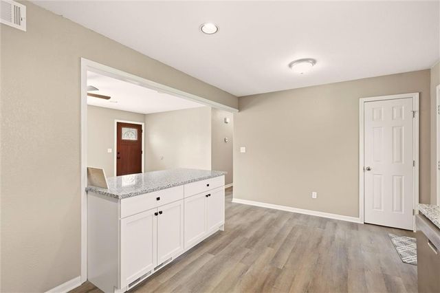 2208 SE 6th Street, Lee's Summit, MO 64063