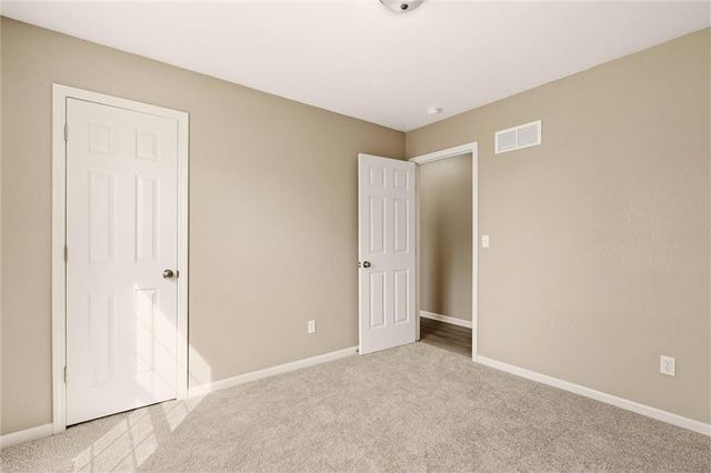 2208 SE 6th Street, Lee's Summit, MO 64063