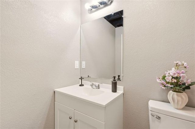 2208 SE 6th Street, Lee's Summit, MO 64063