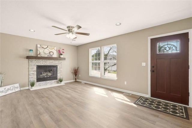 2208 SE 6th Street, Lee's Summit, MO 64063