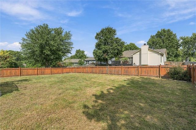 2208 SE 6th Street, Lee's Summit, MO 64063