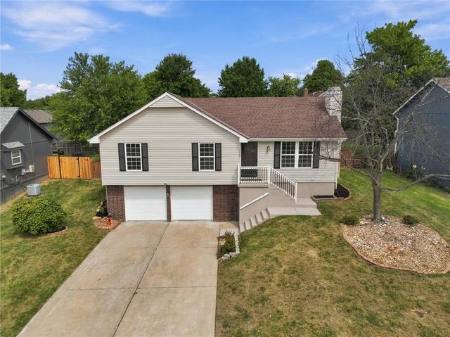 2208 SE 6th Street, Lee's Summit, MO 64063