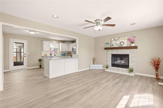 2208 SE 6th Street, Lee's Summit, MO 64063