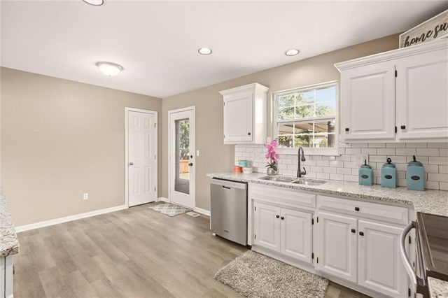 2208 SE 6th Street, Lee's Summit, MO 64063