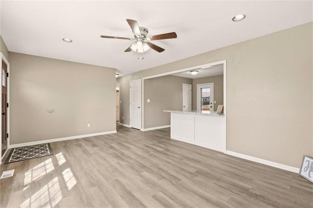 2208 SE 6th Street, Lee's Summit, MO 64063