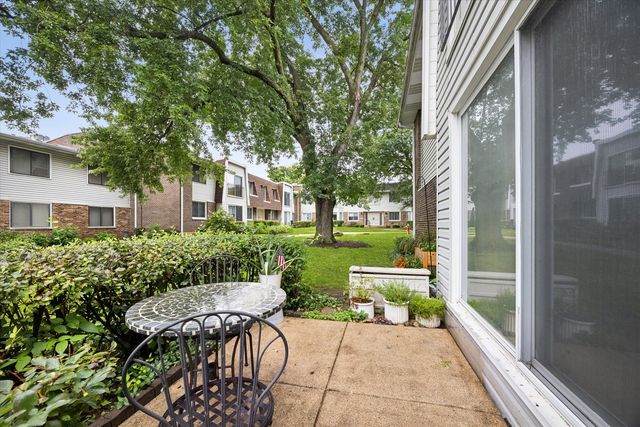 2720 Mitchell Drive 4, Woodridge, IL 60517