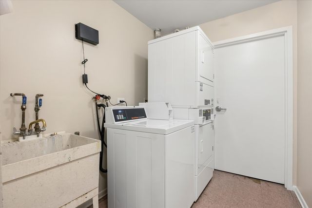 2720 Mitchell Drive 4, Woodridge, IL 60517