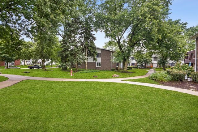 2720 Mitchell Drive 4, Woodridge, IL 60517