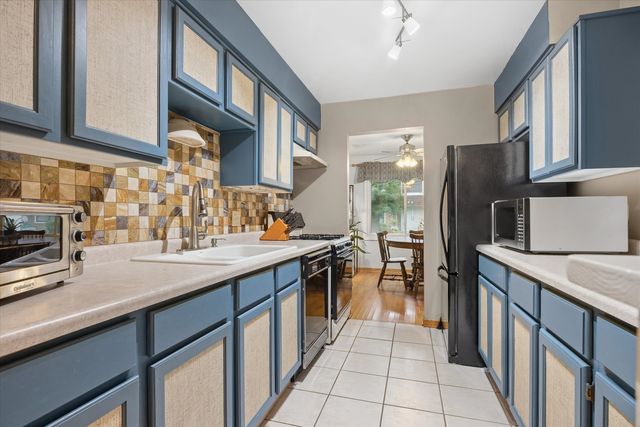2720 Mitchell Drive 4, Woodridge, IL 60517