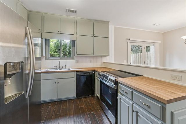 707 Roswell Landings Drive, Roswell, GA 30075