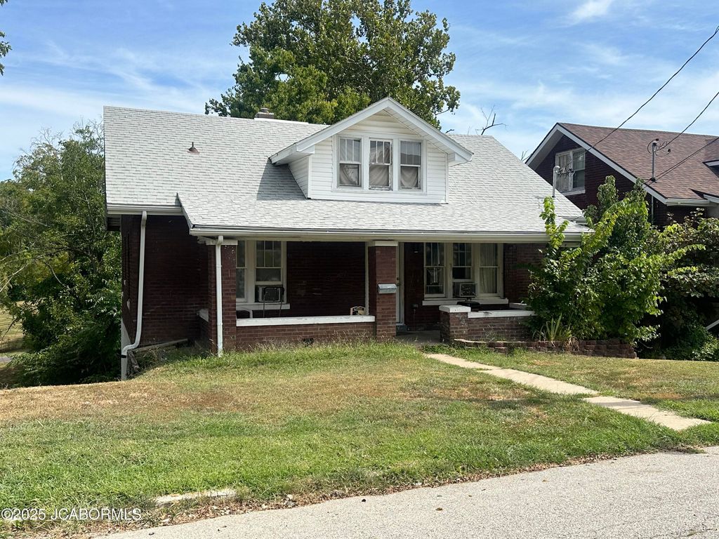 411 HICKORY STREET, Jefferson City, MO 65101
