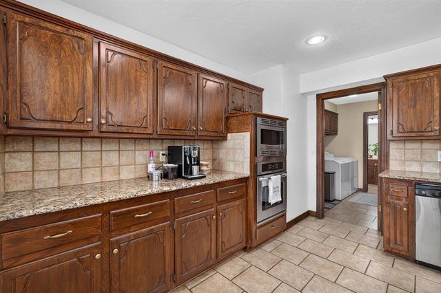 1809 Nighthawk Court, Edmond, OK 73034