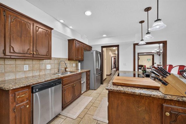 1809 Nighthawk Court, Edmond, OK 73034