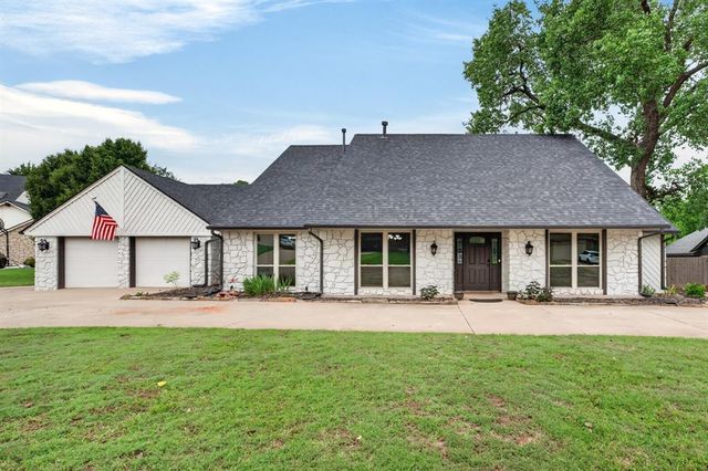 1809 Nighthawk Court, Edmond, OK 73034