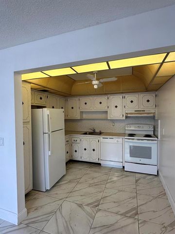 103 Greenbrier C, West Palm Beach, FL 33417