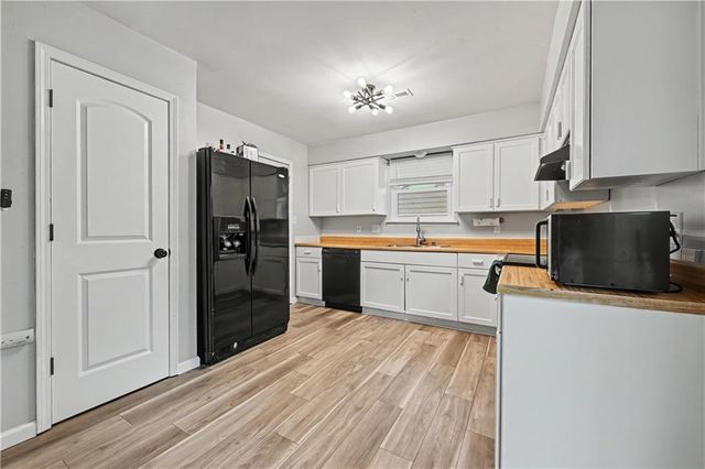 3804 Shadybrook Lane, Lawrence, KS 66047